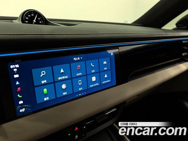 Porsche Macan EV 2025 — ფოტო 8/20