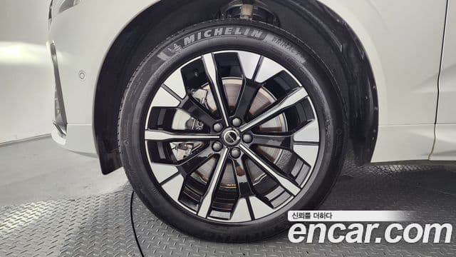 Volvo XC60 2025 — Şəkil 13/35