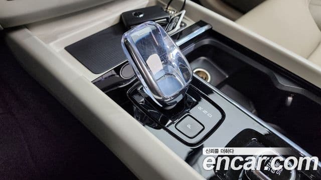Volvo XC60 2025 — Şəkil 26/35