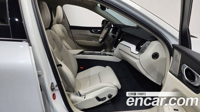 Volvo XC60 2025 — Şəkil 9/35