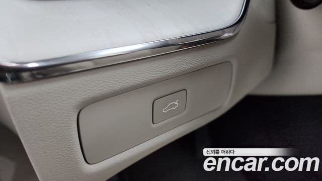 Volvo XC60 2025 — Şəkil 30/35