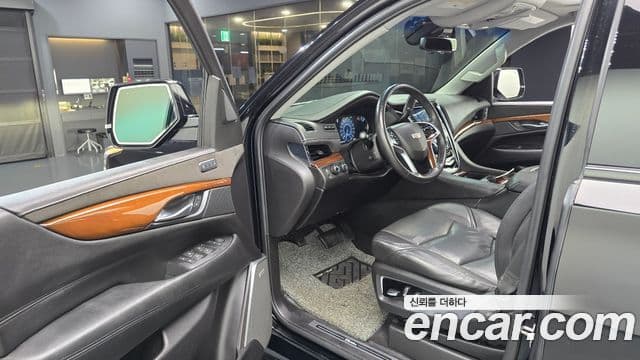 Cadillac Escalade 2018 — Фото 10/20