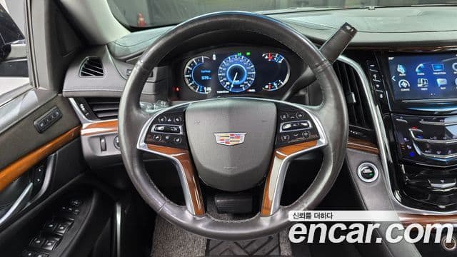 Cadillac Escalade 2018 — Фото 13/20