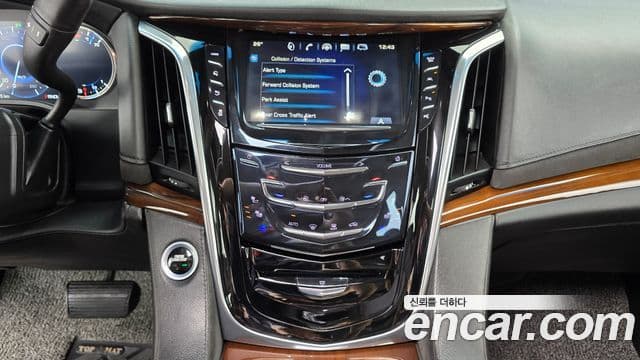 Cadillac Escalade 2018 — Фото 14/20