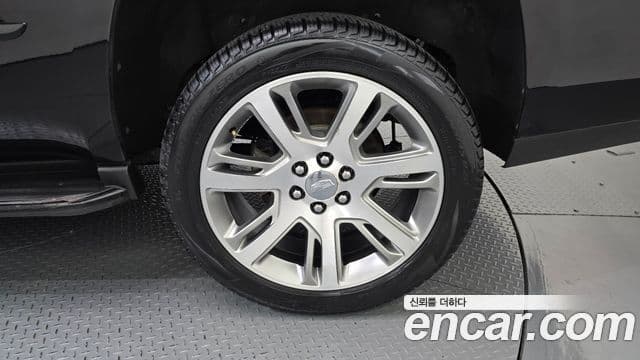 Cadillac Escalade 2018 — Şəkil 28/40