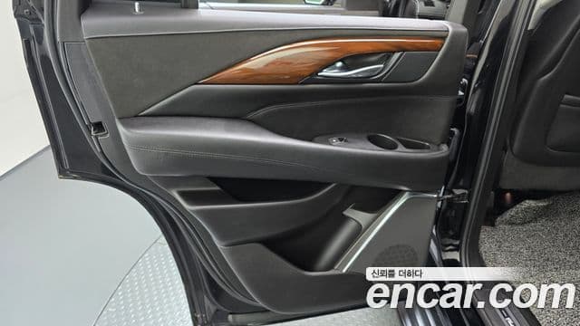 Cadillac Escalade 2018 — Photo 35/40