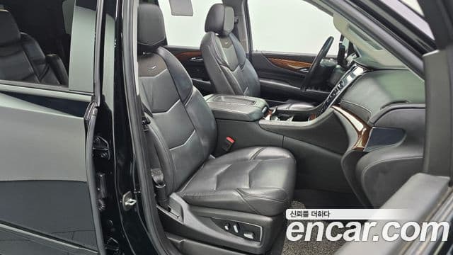 Cadillac Escalade 2018 — Şəkil 39/40