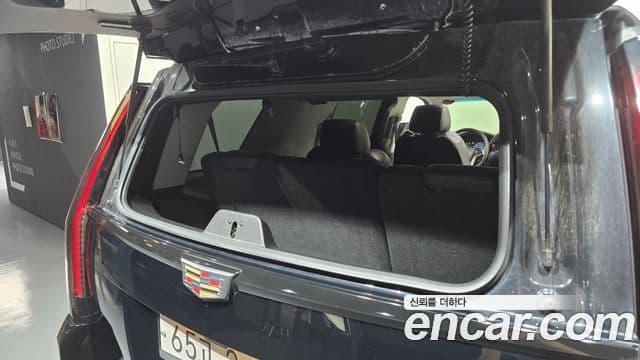Cadillac Escalade 2018 — Şəkil 34/40