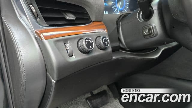 Cadillac Escalade 2018 — Şəkil 13/40