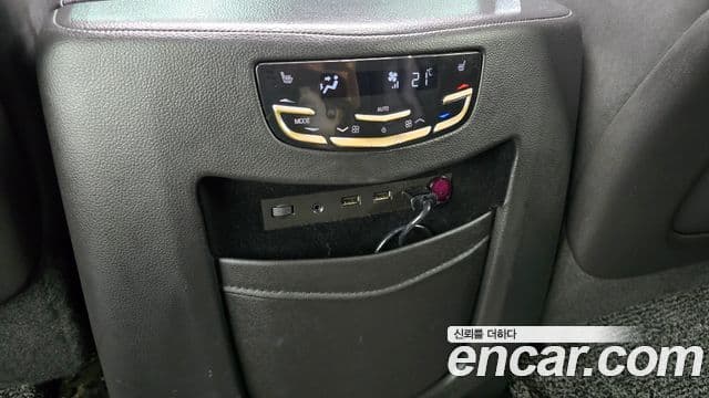 Cadillac Escalade 2018 — Şəkil 22/40