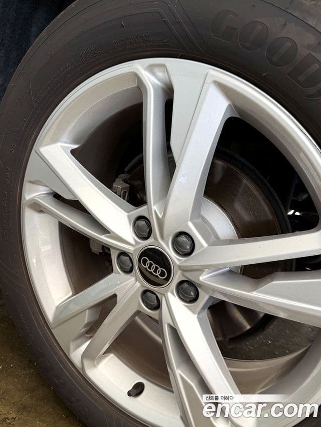 Audi Q3 2022 — ფოტო 1/10