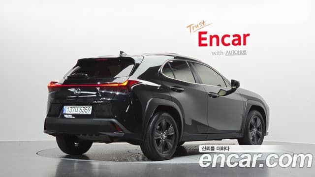Lexus UX250h 2023 — Фото 2/20