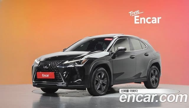 Lexus UX250h 2023 — Фото 1/20
