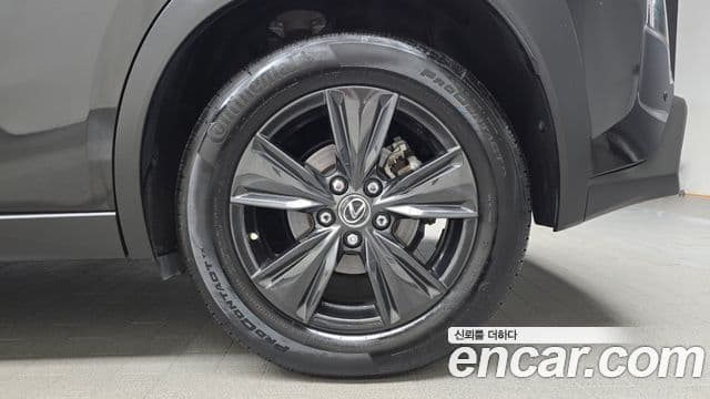 Lexus UX250h 2023 — Photo 3/30