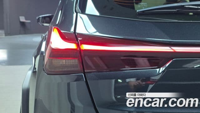 Lexus UX250h 2023 — Photo 30/30