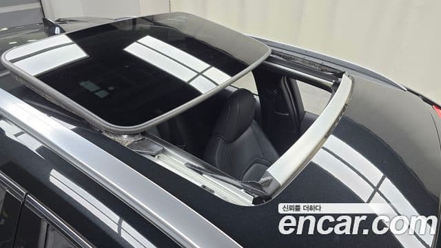 Lexus UX250h 2023 — Photo 9/30