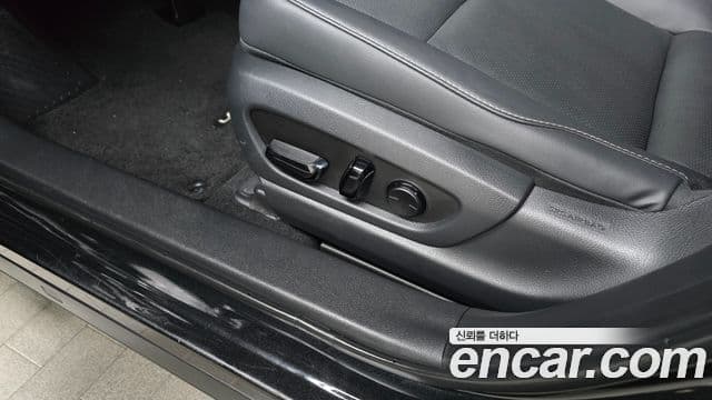 Lexus UX250h 2023 — Photo 26/30