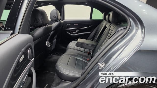 Mercedes-Benz E-Class 2021 — Şəkil 30/33