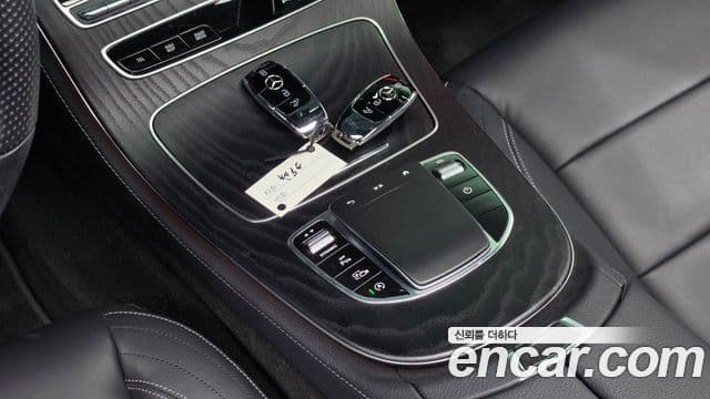 Mercedes-Benz E-Class 2021 — Şəkil 7/33