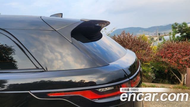 Land Rover Range Rover Velar 2018 — ფოტო 15/19