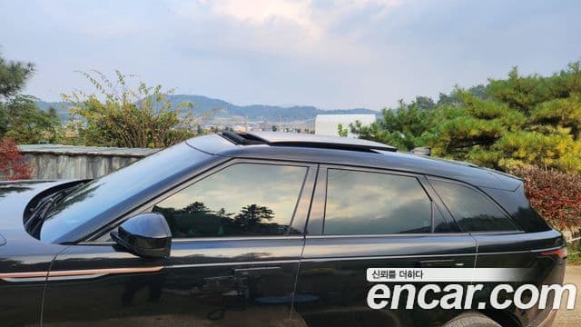 Land Rover Range Rover Velar 2018 — ფოტო 8/19