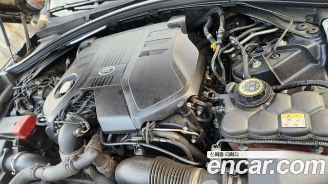Land Rover Range Rover Velar 2018 — ფოტო 17/19