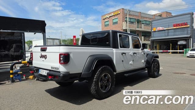 Jeep Gladiator 2023 — Photo 24/34