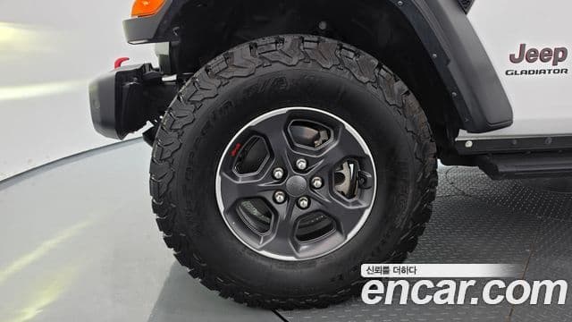 Jeep Gladiator 2023 — Photo 21/34