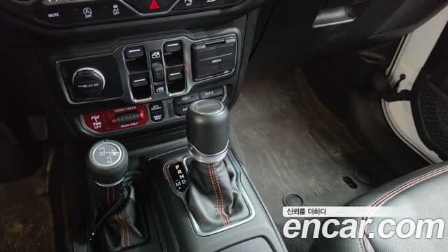 Jeep Gladiator 2023 — Photo 31/34