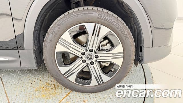 Mercedes-Benz EQB 2025 — ფოტო 8/20