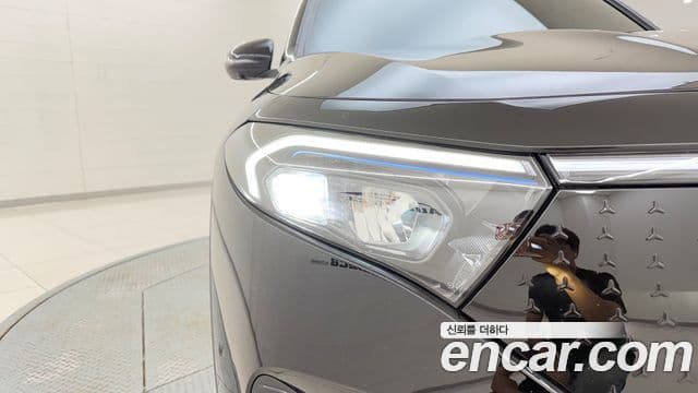 Mercedes-Benz EQB 2025 — ფოტო 16/20
