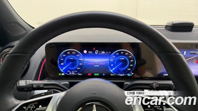 Mercedes-Benz EQB 2025 — ფოტო 6/20