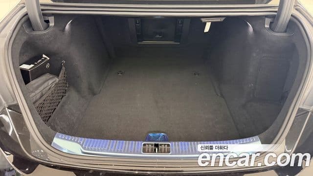Mercedes-Benz S-Class 2025 — Photo 10/20