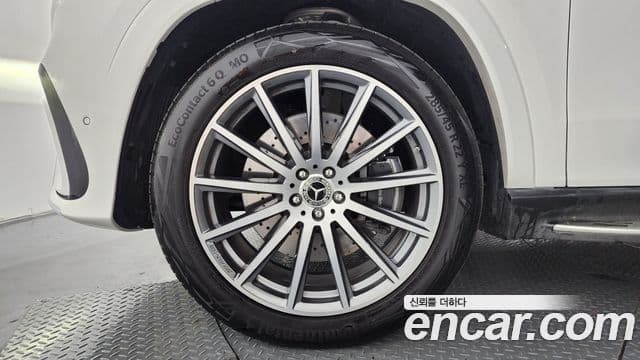 Mercedes-Benz GLS-Class 2025 — Photo 27/37