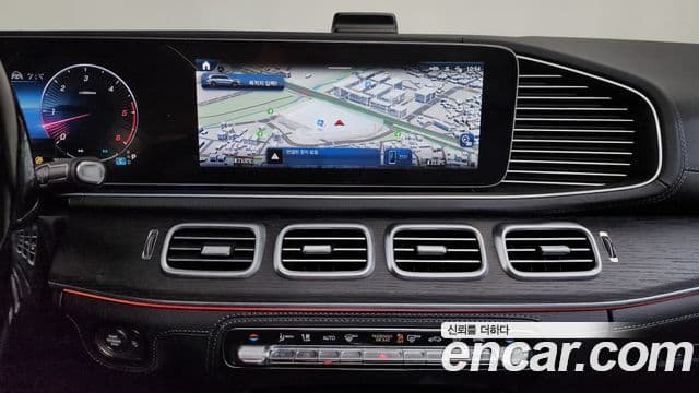 Mercedes-Benz GLS-Class 2025 — Photo 8/37
