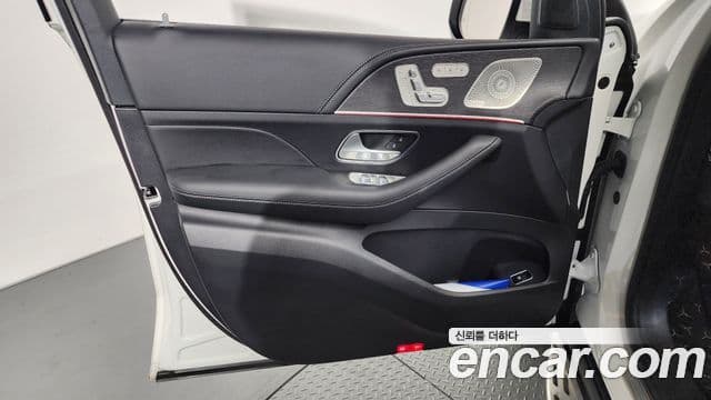 Mercedes-Benz GLS-Class 2025 — Photo 26/37