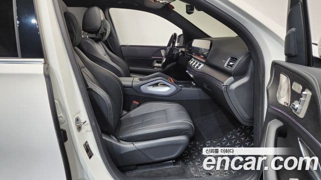 Mercedes-Benz GLS-Class 2025 — Photo 32/37