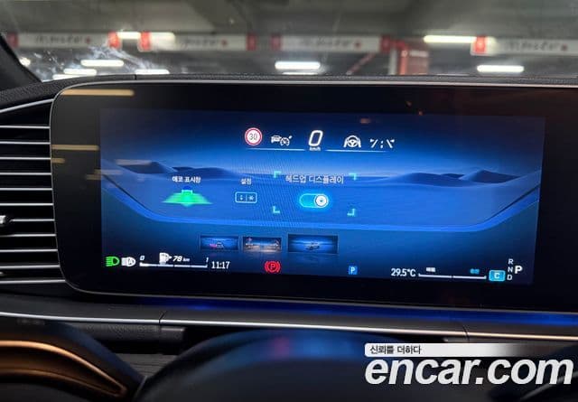 Mercedes-Benz GLS-Class 2025 — Photo 17/37