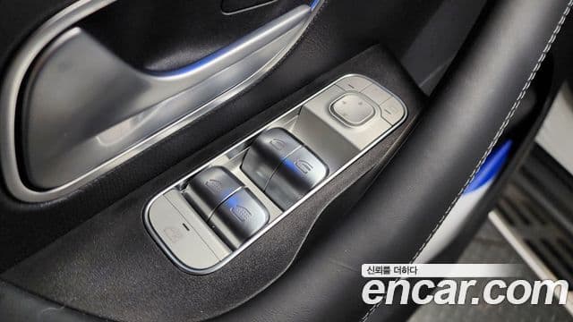 Mercedes-Benz GLS-Class 2025 — Photo 18/37