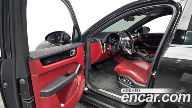 Porsche Cayenne 2020 — Photo 9/20