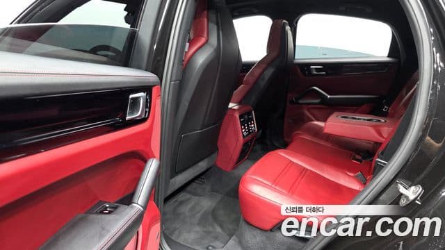 Porsche Cayenne 2020 — Photo 1/20