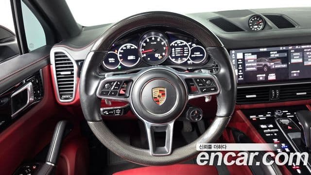 Porsche Cayenne 2020 — Photo 17/20