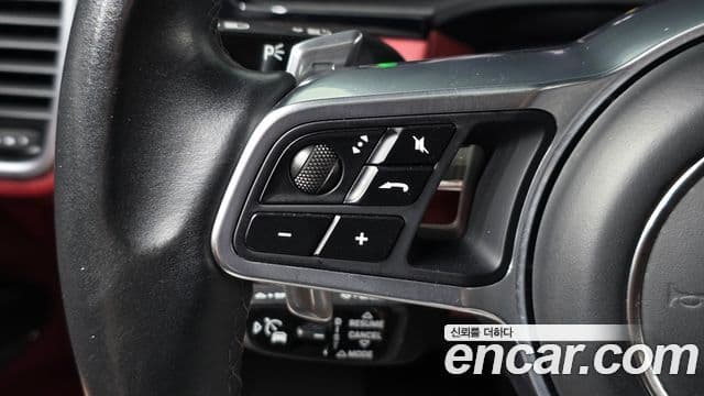 Porsche Cayenne 2020 — Photo 7/20