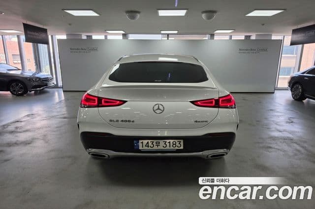 Mercedes-Benz GLE-Class 2023 — Photo 10/17