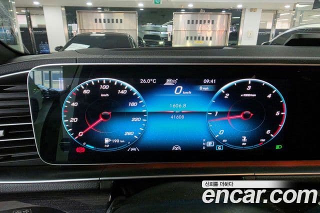Mercedes-Benz GLE-Class 2023 — Photo 15/17