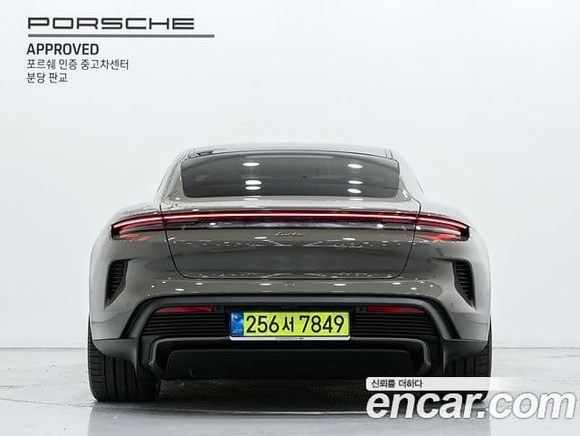 Porsche Taycan 2025 — ფოტო 7/20