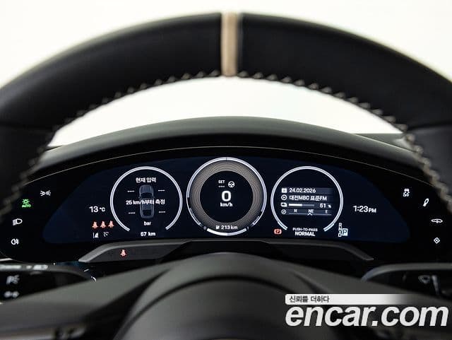Porsche Taycan 2025 — ფოტო 1/20