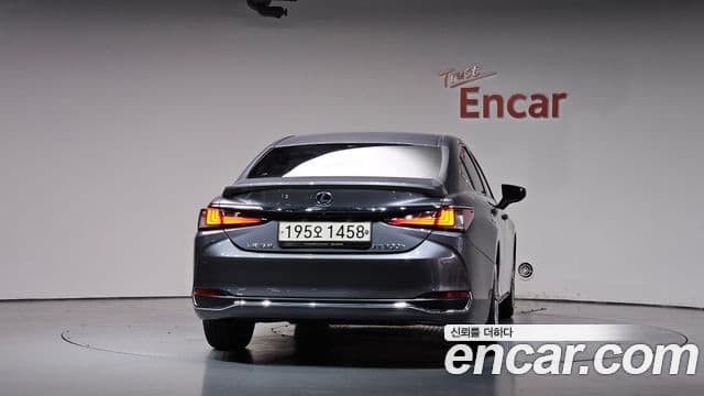 Lexus ES300h 2020 — ფოტო 10/20
