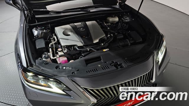 Lexus ES300h 2020 — ფოტო 4/20