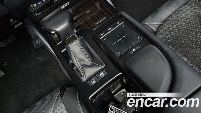 Lexus ES300h 2020 — Şəkil 12/20